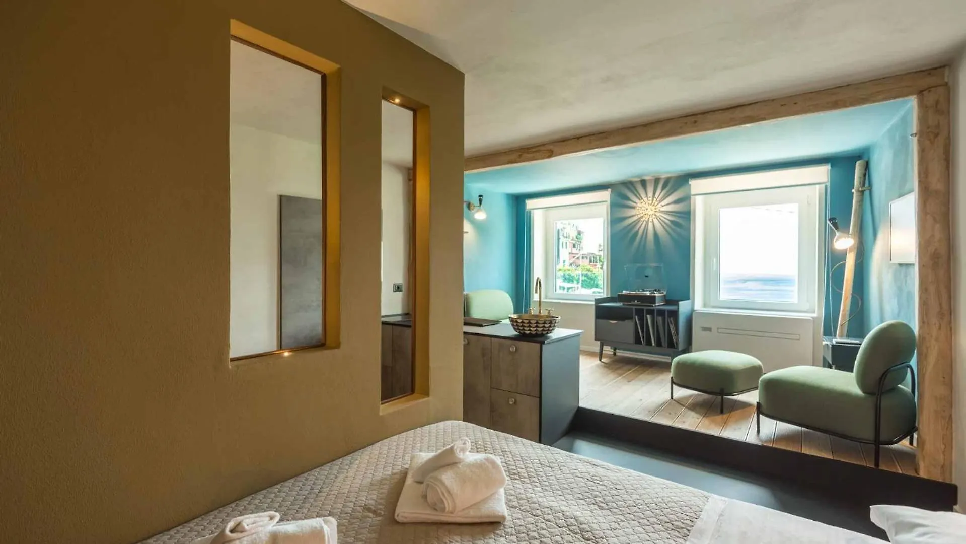 Life, Terremarine Apartment Corniglia