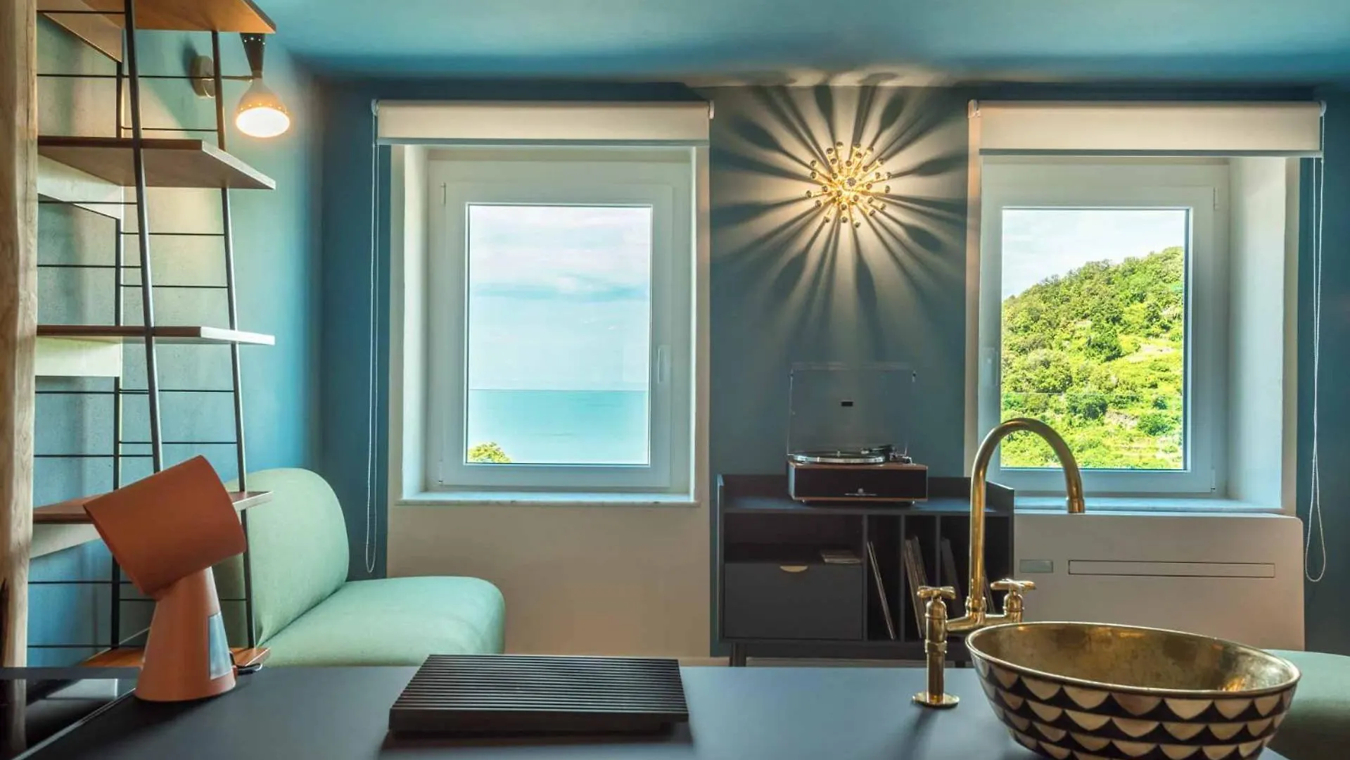 Life, Terremarine Apartment Corniglia